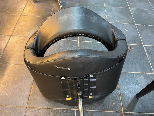 Bedora kapsalonstoel - afbeelding 15 van  17