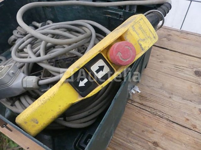 Bedrade afstandsbediening voor schneider electric kraanmodel onleesbaar - afbeelding 4 van  8