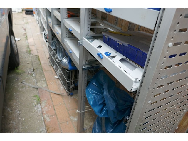 Bedrijfswageninrichting met inhoud - afbeelding 2 van  10