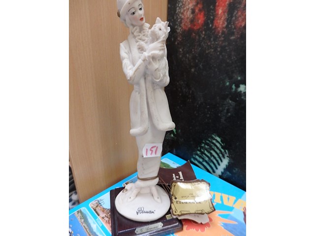 Beeld getekend g. armani - afbeelding 1 van  2