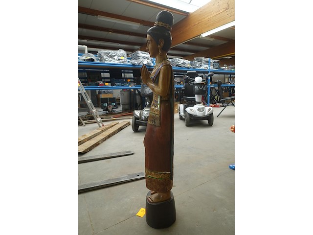 Beeld in hout thais swadee - afbeelding 4 van  7