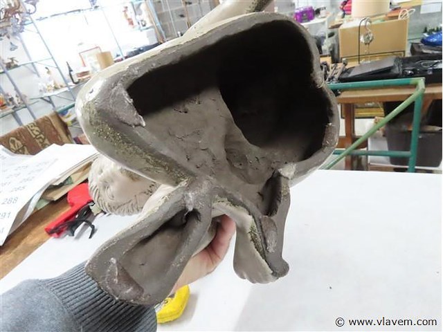 Beeld jongen keramiek h45cm - afbeelding 4 van  4