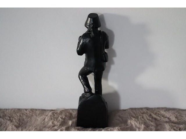 Beeld "man met bijl" - afbeelding 3 van  8