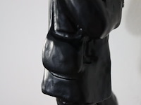 Beeld "man met bijl" - afbeelding 6 van  8