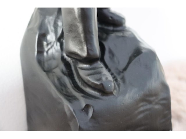 Beeld "man met bijl" - afbeelding 7 van  8