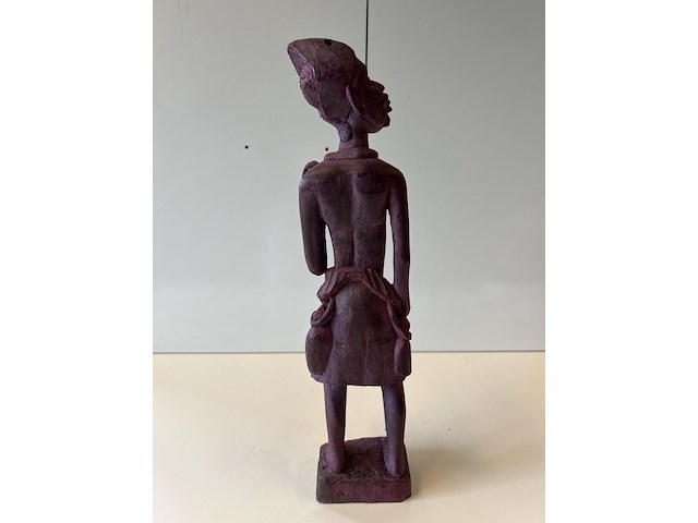 Beeld man met rode schijn - afbeelding 3 van  3