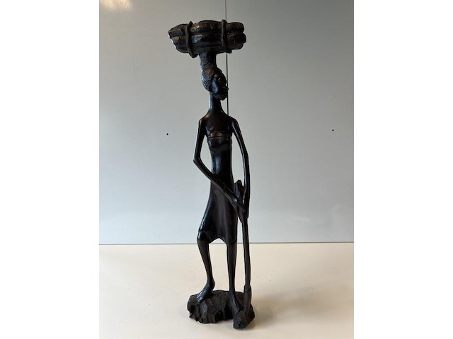 Beeld met bijl - afbeelding 1 van  4