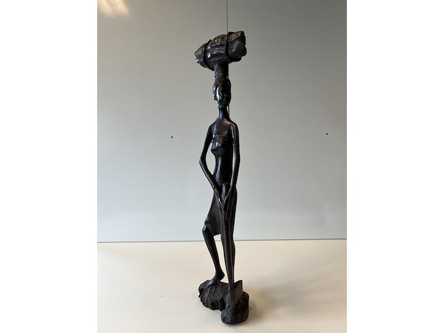 Beeld met bijl - afbeelding 2 van  4