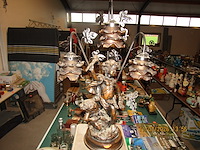 Beeld met bijzet tafel - afbeelding 2 van  3