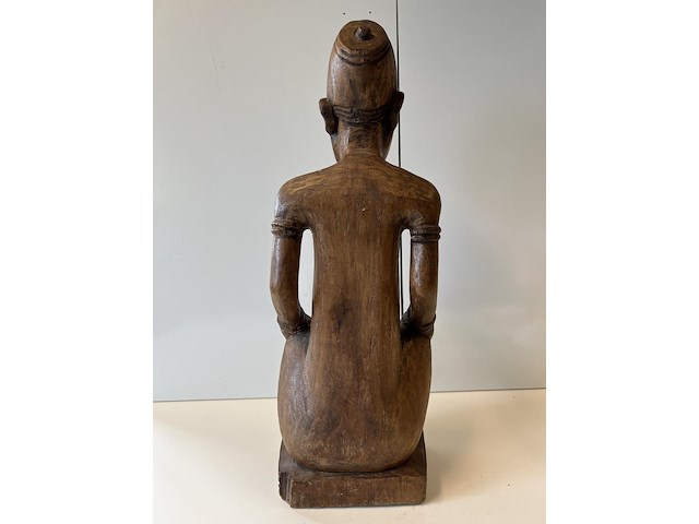 Beeld met handen op knie - afbeelding 3 van  5