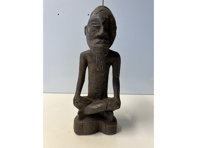 Beeld met kap in - afbeelding 1 van  5