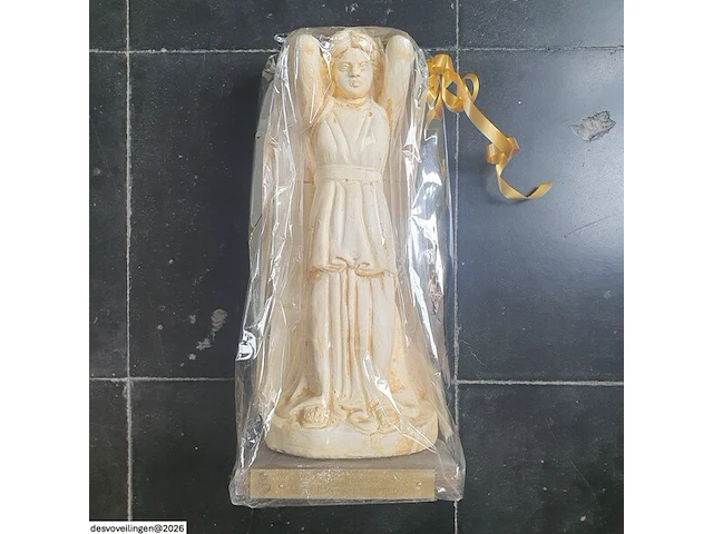 Beeld op staander vrouw - afbeelding 2 van  2