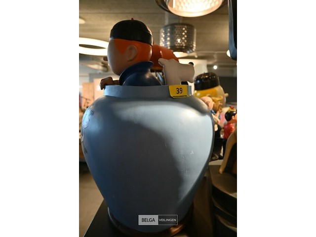 Beeld van kuifje in "de blauwe lotus" - afbeelding 2 van  5