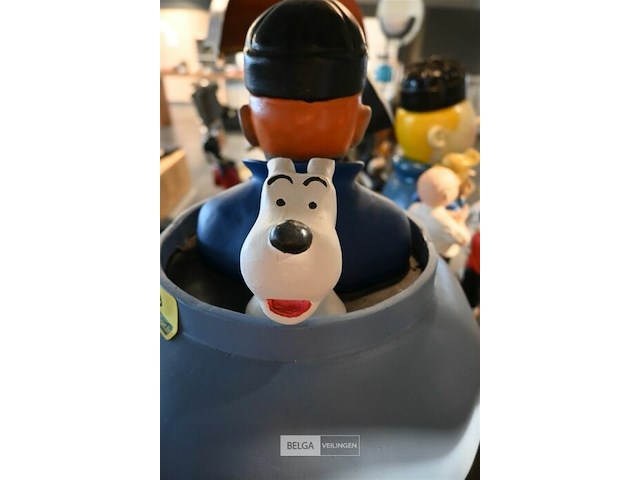 Beeld van kuifje in "de blauwe lotus" - afbeelding 4 van  5