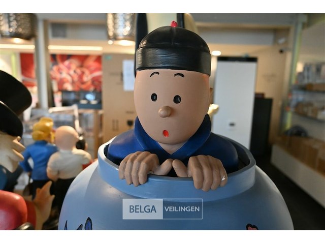 Beeld van kuifje in "de blauwe lotus" - afbeelding 5 van  5