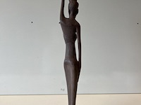 Beeld vrouw met kruik op hoofd - afbeelding 3 van  5