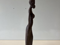 Beeld vrouw met kruik op hoofd - afbeelding 4 van  5