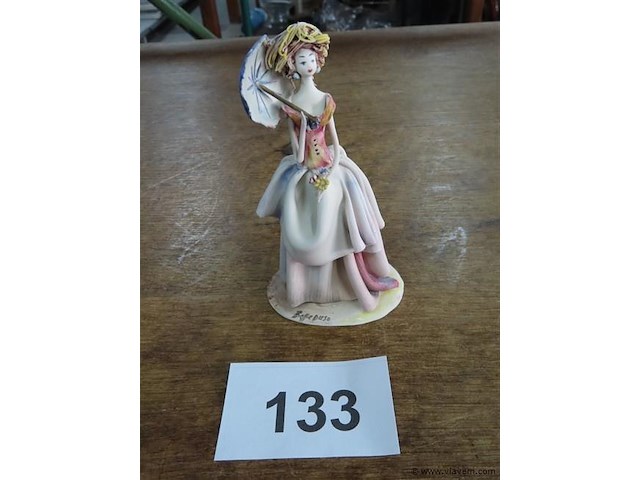 Beeldje 7x5,5cm, h13cm - afbeelding 1 van  3