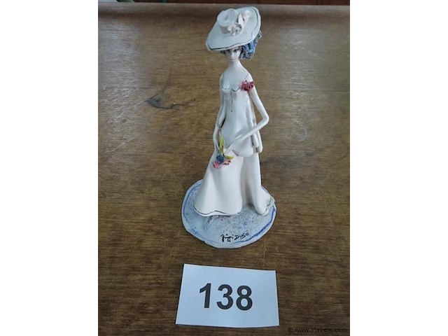 Beeldje 8x8cm, h17cm - afbeelding 1 van  3