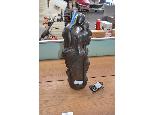 Beeldje afm. hoogte 58cm, breedte 20cm, diepte 17cm uit keramiek of kunsthars met bronzen finish (10) - afbeelding 1 van  6