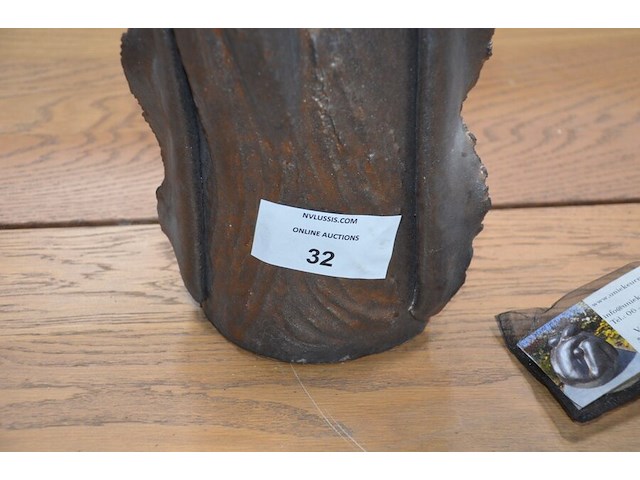 Beeldje afm. hoogte 58cm, breedte 20cm, diepte 17cm uit keramiek of kunsthars met bronzen finish (10) - afbeelding 5 van  6