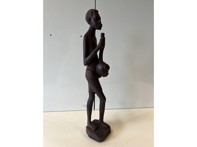 Beeldje jonge man - afbeelding 1 van  3