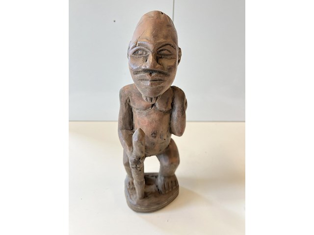 Beeldje krijger met stok - afbeelding 1 van  4