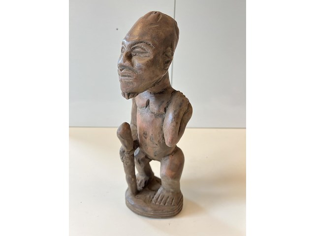 Beeldje krijger met stok - afbeelding 2 van  4