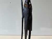 Beeldje met speer - afbeelding 1 van  3