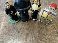 Beeldje “pastoor en non” - afbeelding 1 van  3