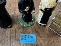 Beeldje “pastoor en non” - afbeelding 2 van  3