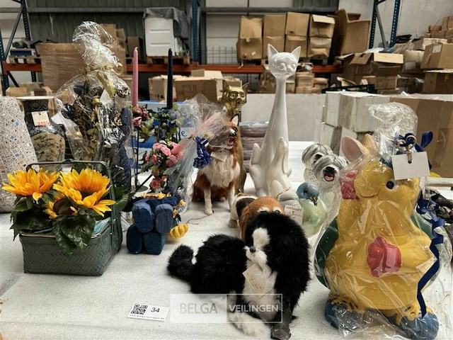 Beeldjes, dieren, kaarsen, kransen - afbeelding 2 van  7