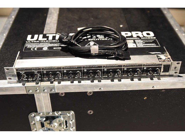 Behringer - ultralink pro m882 - 19" racking equipment - afbeelding 1 van  2