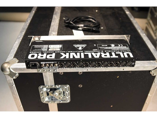 Behringer - ultralink pro m882 - 19" racking equipment - afbeelding 2 van  2