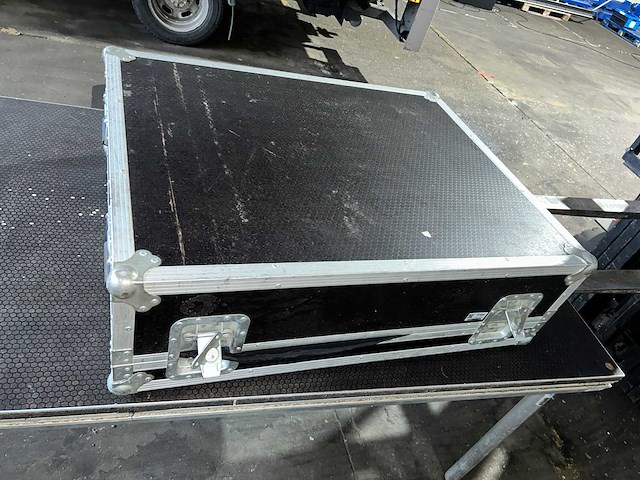 Behringer - x32 - digital mixing console x32 - afbeelding 1 van  4