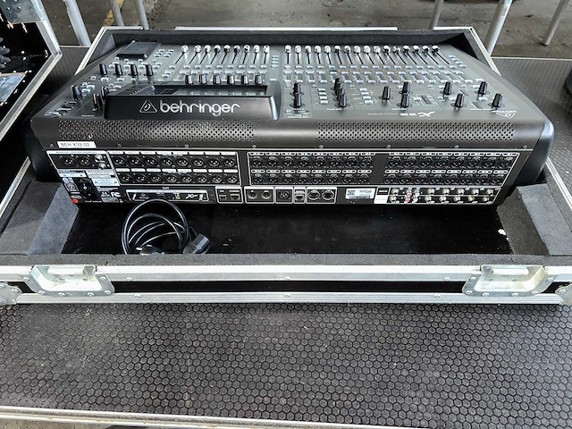 Behringer - x32 - digital mixing console x32 - afbeelding 4 van  4