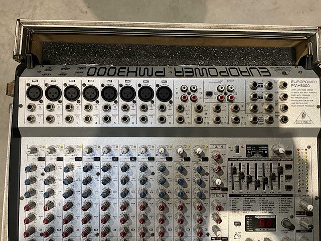 Behringer europower pmh 3000 mengpaneel - afbeelding 4 van  6