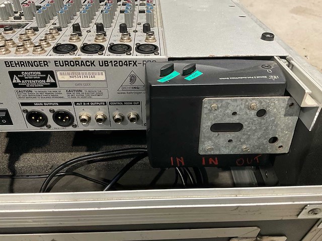 Behringer eurorack ub12204 fx pro mengpaneel met ingebouwde dvd-speler - afbeelding 4 van  4