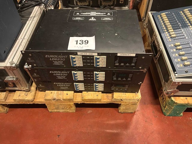 Behringer ld6230 6ch dimmer (3x) - afbeelding 1 van  1