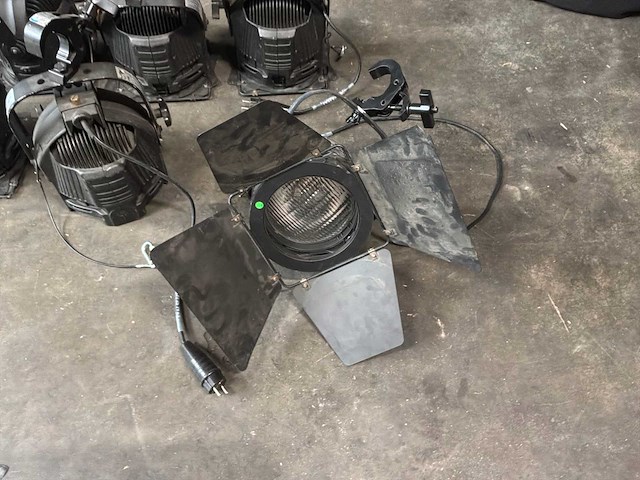 Behringer ultra door een projector van 1000 lots. door - afbeelding 2 van  9