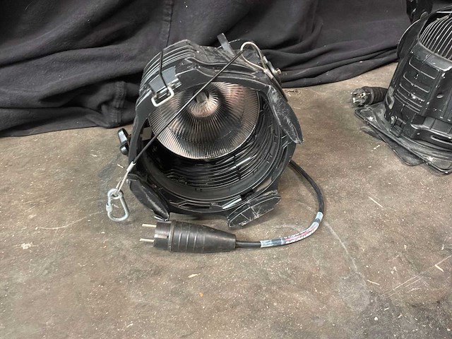 Behringer ultra door een projector van 1000 lots. door - afbeelding 5 van  9