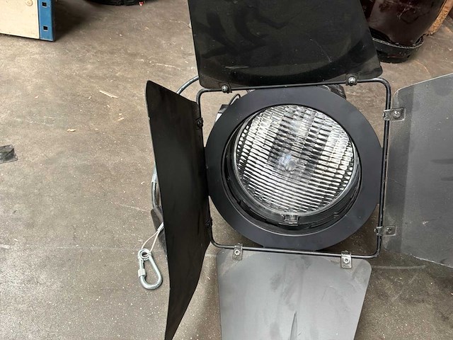 Behringer ultra door een projector van 1000 lots. door - afbeelding 2 van  10