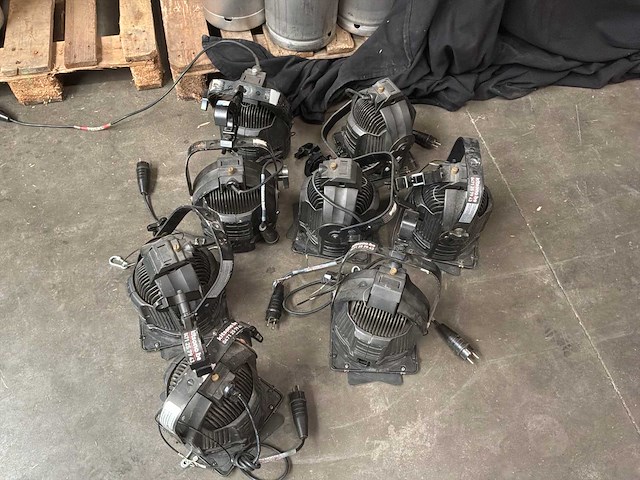 Behringer ultra door een projector van 1000 lots. door - afbeelding 3 van  10