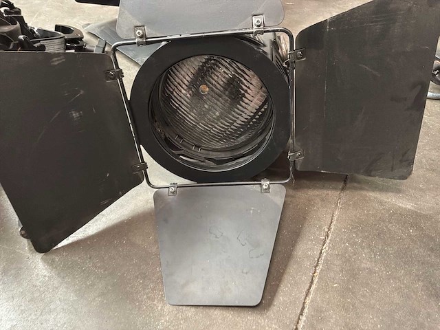 Behringer ultra door een projector van 1000 lots. door - afbeelding 5 van  10