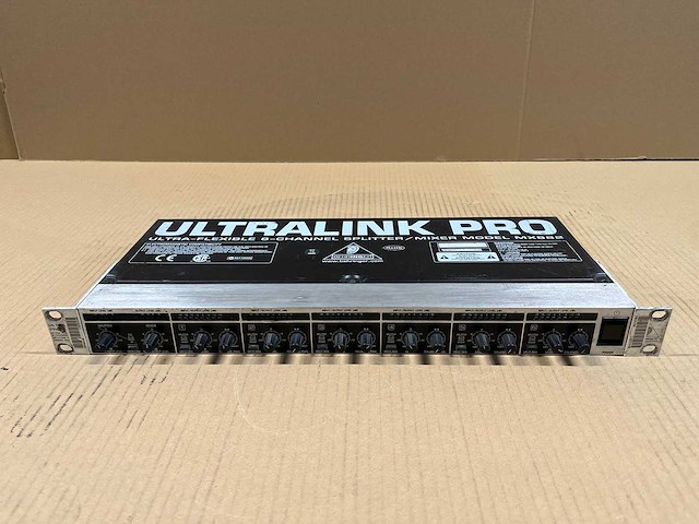 Behringer ultra link pro mx882 ultra flexible 8-ch splitter/mixer - afbeelding 1 van  7