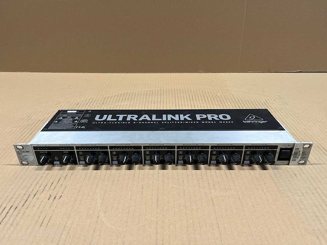 Behringer ultra link pro mx882 ultra flexible 8-ch splitter/mixer - afbeelding 1 van  7