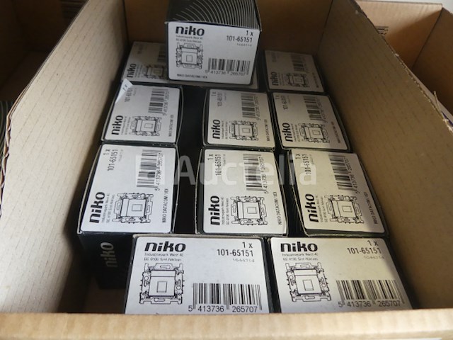 Behuizingen, schakelaars, drukknoppen, enzovoort. - afbeelding 4 van  24