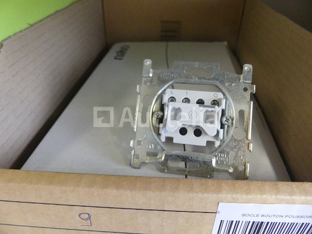 Behuizingen, schakelaars, drukknoppen, enzovoort. - afbeelding 11 van  24