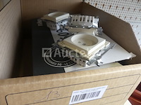 Behuizingen, schakelaars, drukknoppen, enzovoort. - afbeelding 15 van  24