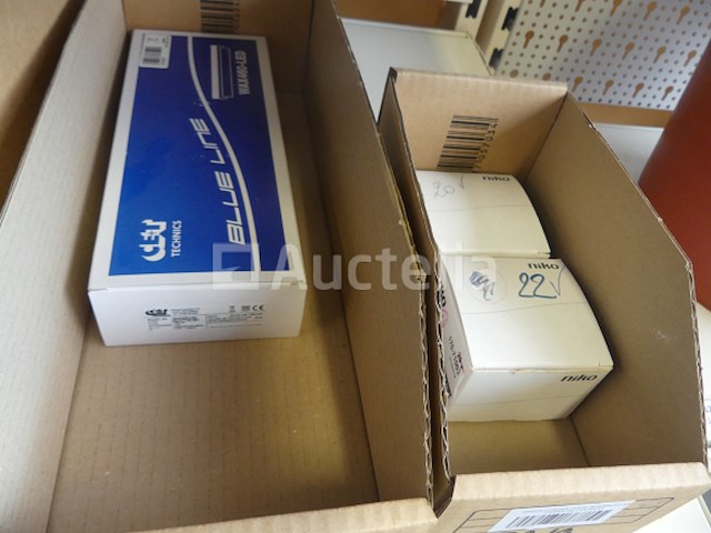 Behuizingen, schakelaars, drukknoppen, enzovoort. - afbeelding 17 van  24